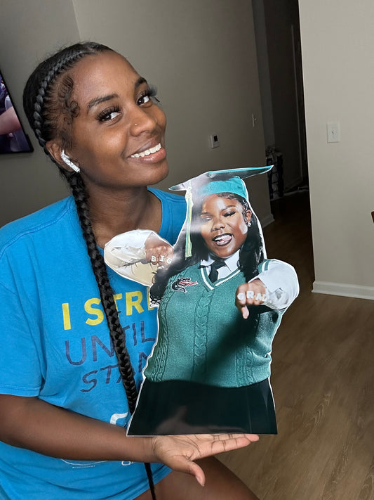 Half-Body Handheld Graduate Portrait – A Proud Display of Achievement